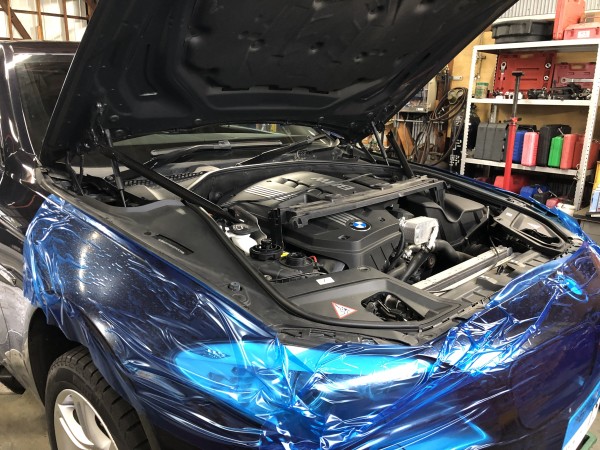 石川県　輸入車整備　白山市　　BMW　5シリーズ　F10　ラジエター交換サムネイル